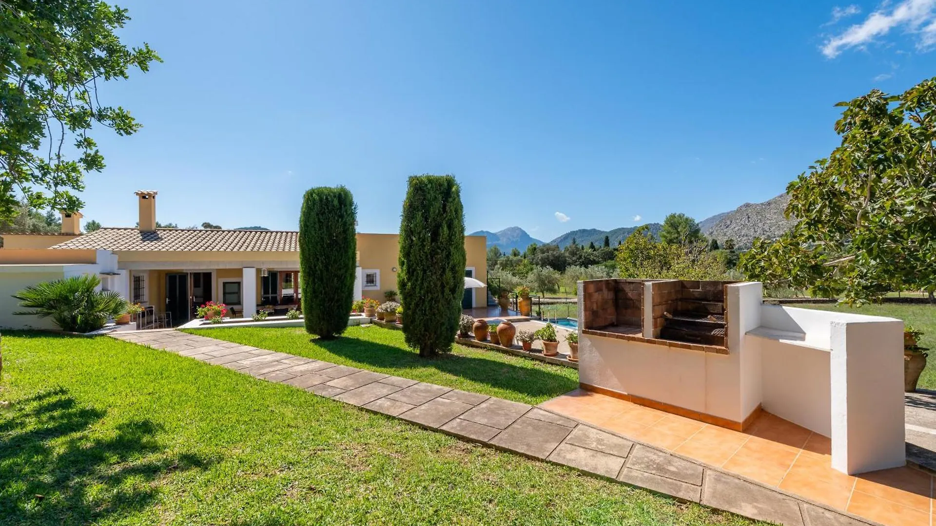 Finca Tirana بويينسا
